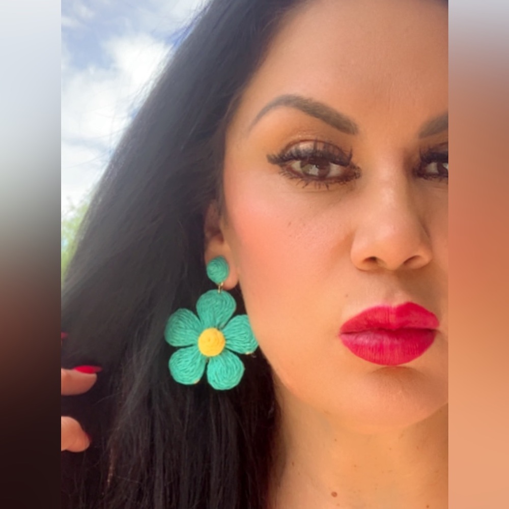 🆕 Cute, flower drop earrings